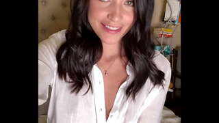 Masturbating, hələ ki, onun ən yaxşı dostu eynisini edir