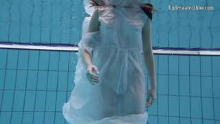 پانی کے اندر اندر دنیا کی ننگی ویڈیو