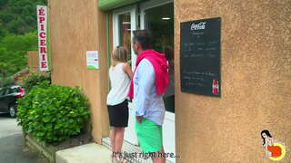 Сексуальная Тиффани Лейдди катгый трахается белән каты әгъзасы егетне