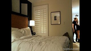 Vrući Seks U Hotelskoj sobi S Ženom bujnih grudi