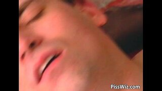 Mature flava scortum sugit gallus et gets