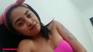 ���ாரோ நீக்குகிறது உங்கள் அறை மிகவும் கொம்பு