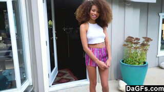 Dagfs-젊은 흑인 아기는 그녀의 기회를 엿 격렬